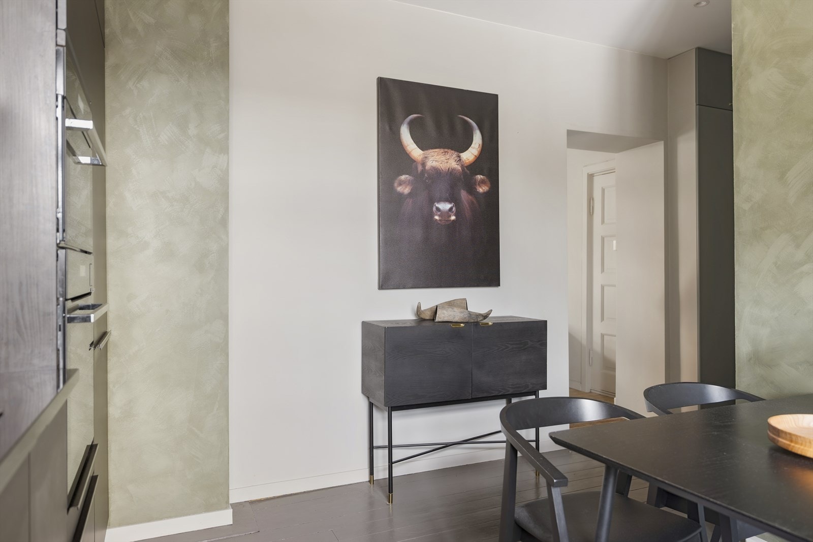 Her får du en generøs takhøyde - som igjen fører til en lys og luftig romfølelse. Galleribilde