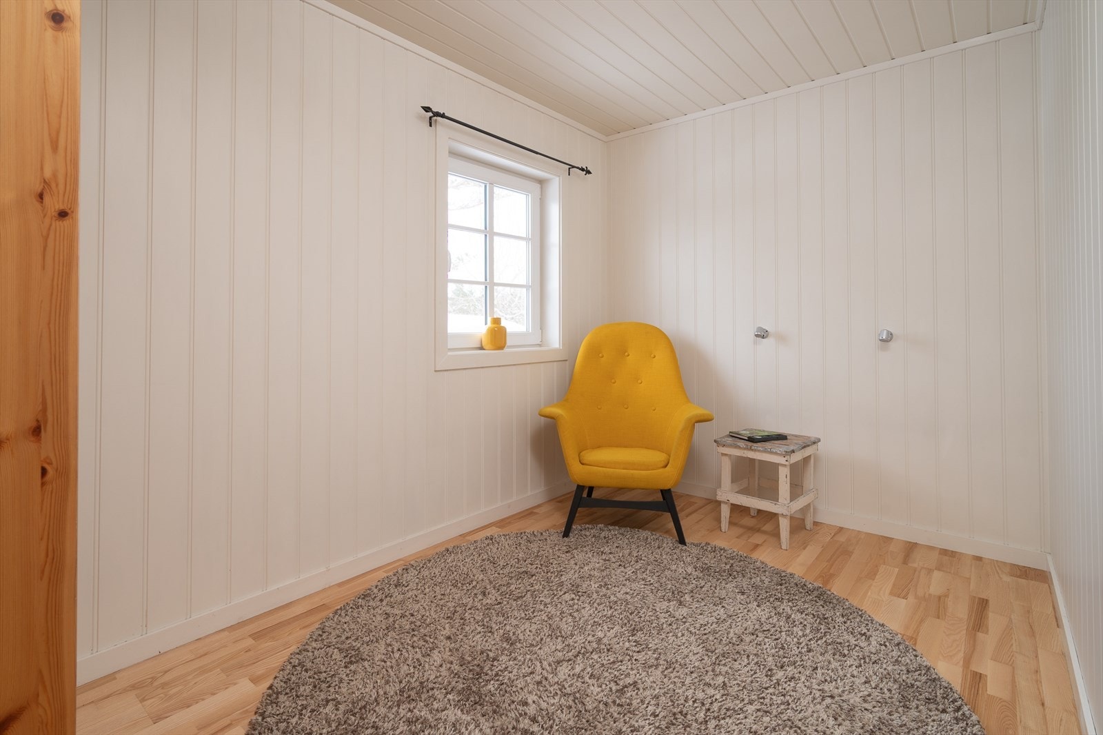 Hytten har 3 gode soverom - ett med garderobeskap Galleribilde