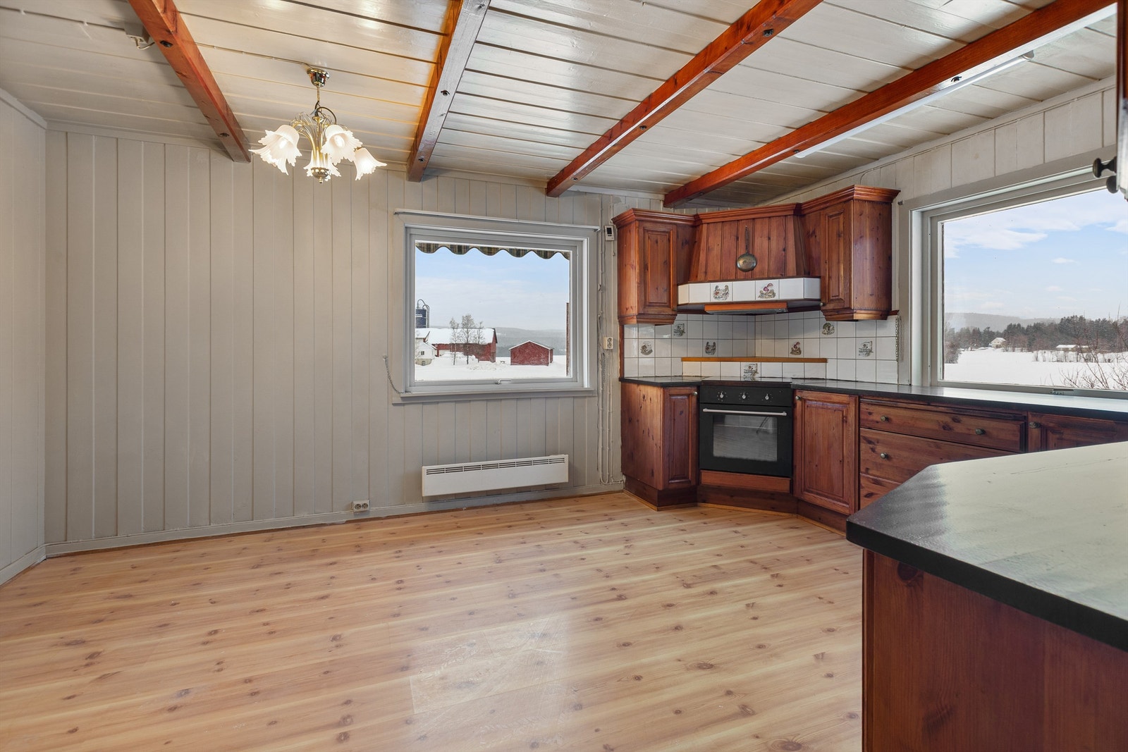 Kjøkken med god spiseplass Galleribilde