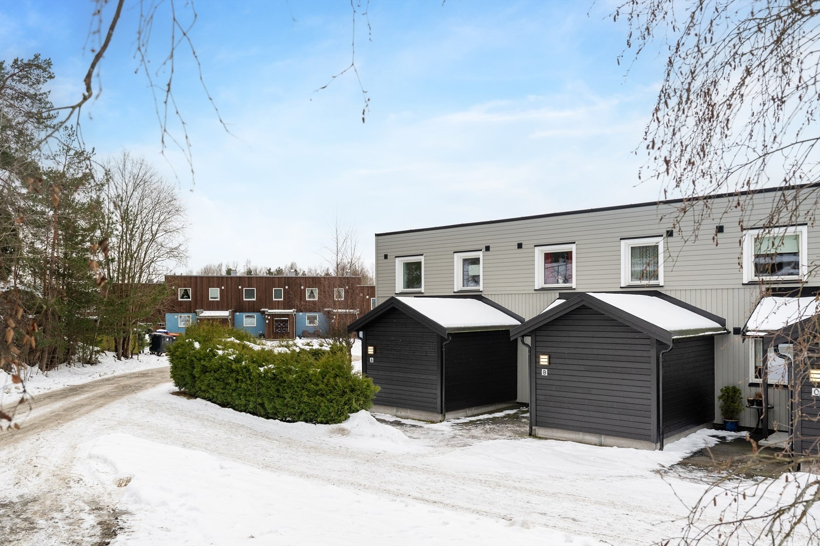 Nye sportsboder og rør inn til husene i regi av borettslaget i 2017. Borettslaget har for øvrig utført tak- og fasaderehabilitering i perioden 2021 og frem til i dag som gir et godt løft i bo-komfort. Galleribilde