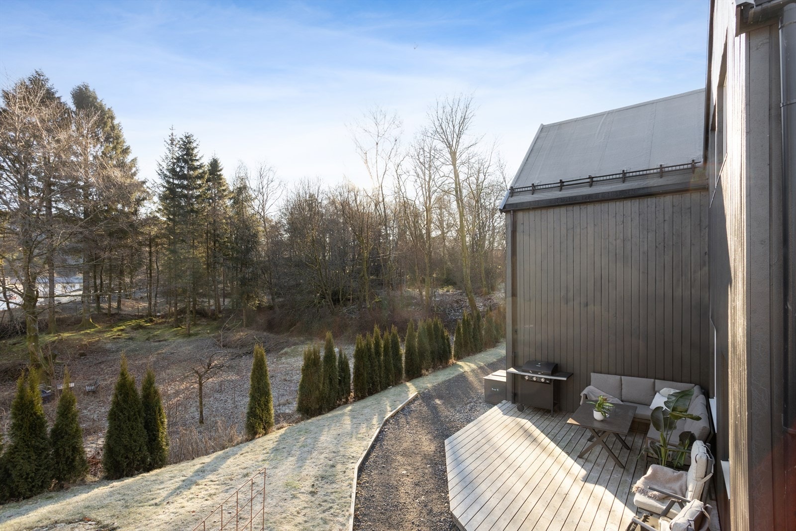 Fra stuen er det direkte utgang til en stor terrasse på 36 m². Galleribilde
