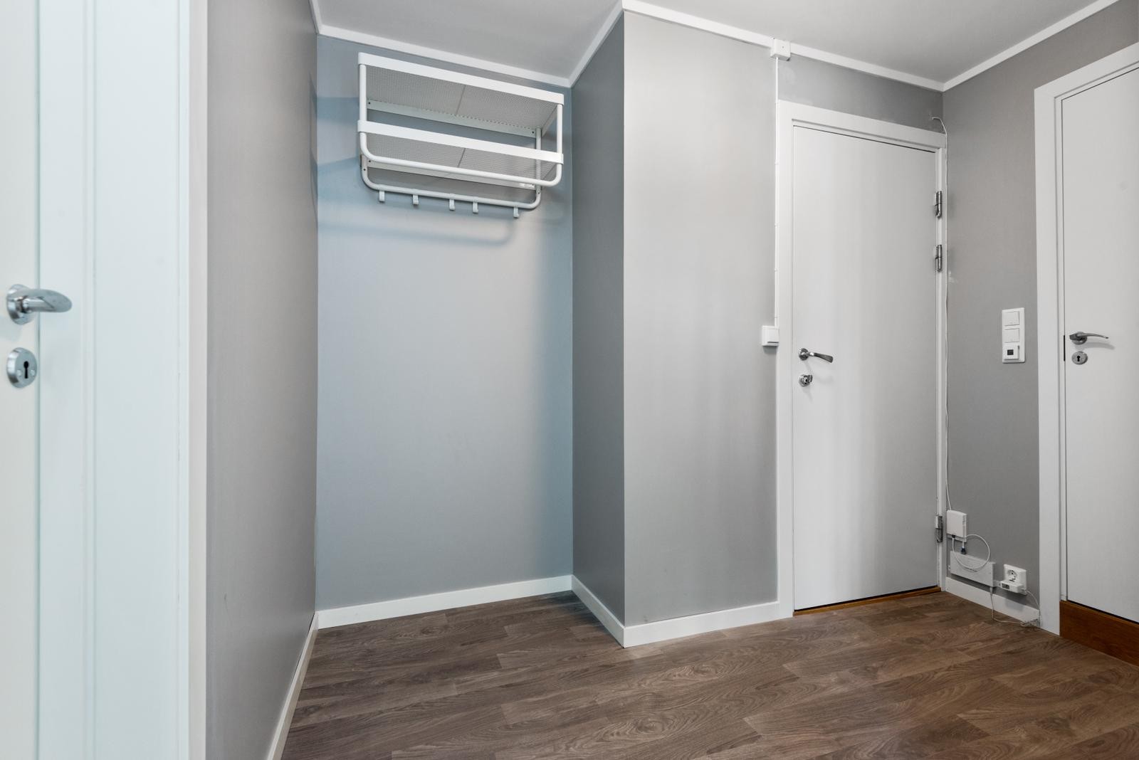 Entre, romslig Galleribilde