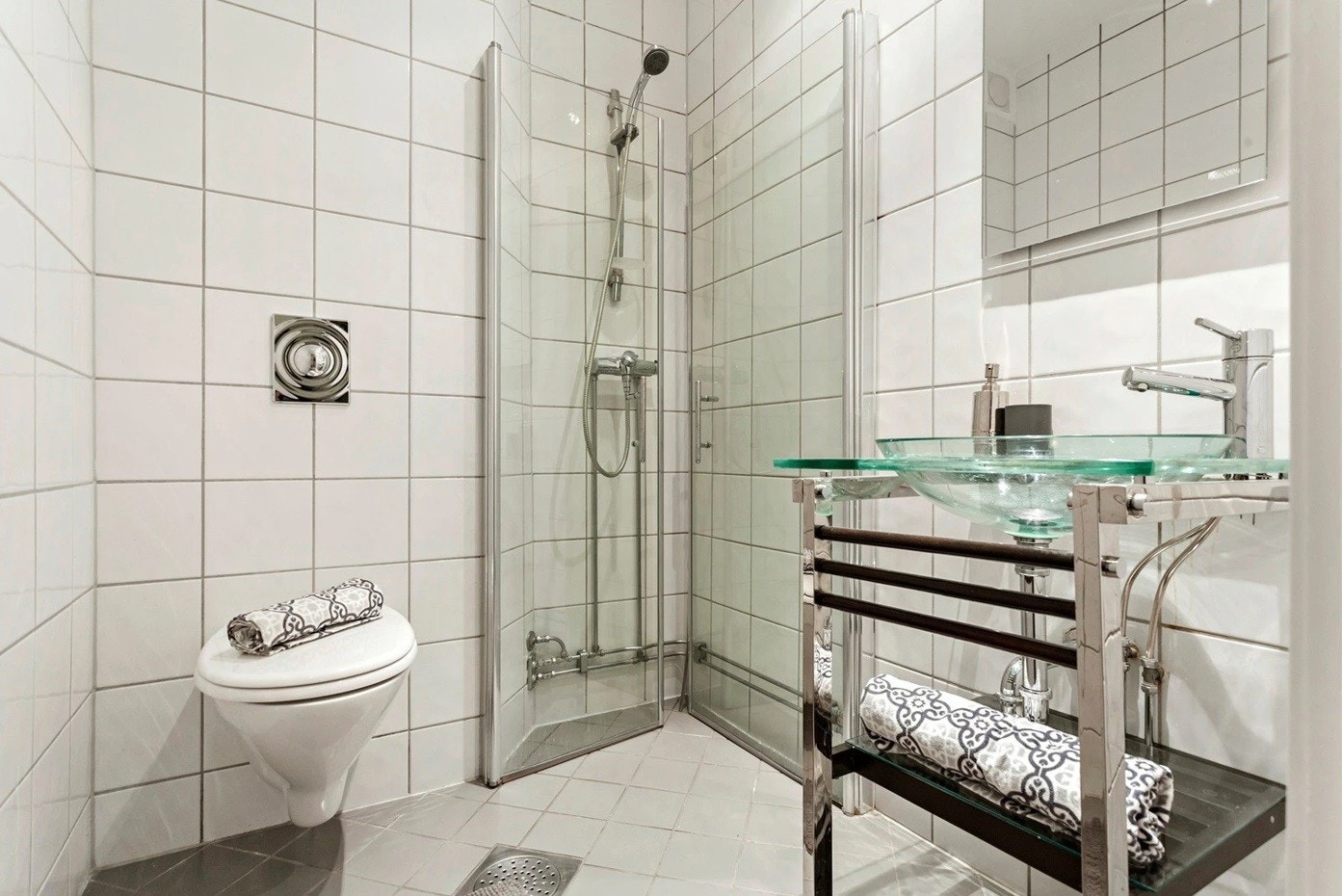 Baderom med påålegg for vaskemaskin Galleribilde