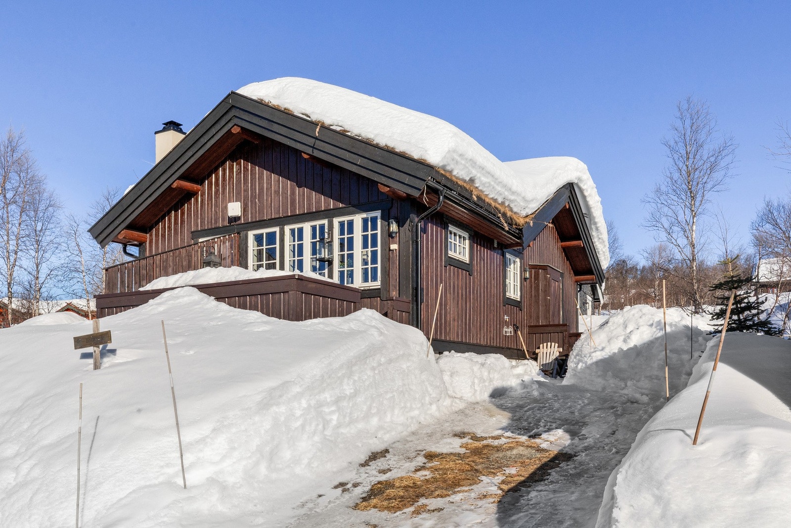Ved inngangspartiet finner man også praktisk skiskap Galleribilde