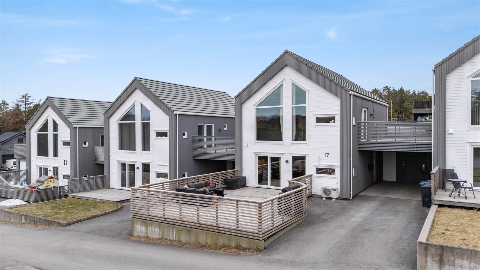 Velkommen til Padlehaugen 17!
- Presentert av eiendomsmegler Anders G. Lindø
Foto: Vestbris AS Galleribilde