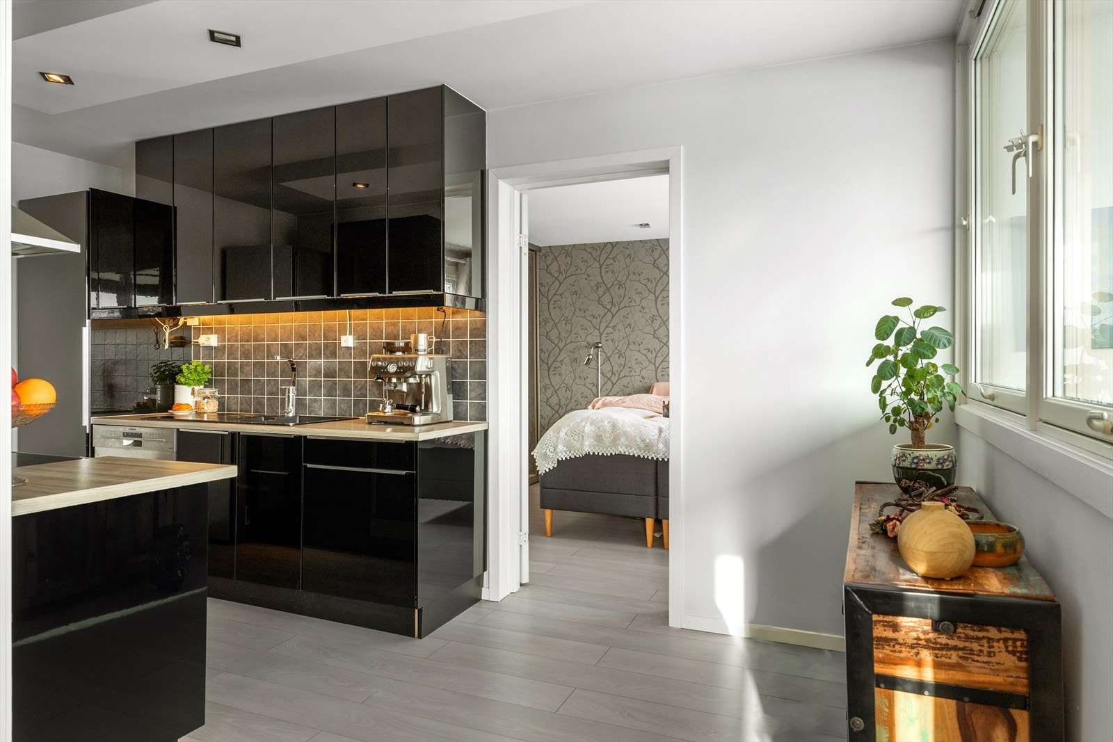 Kjøkkeninnredning med glatte fronter fra 2017 Galleribilde