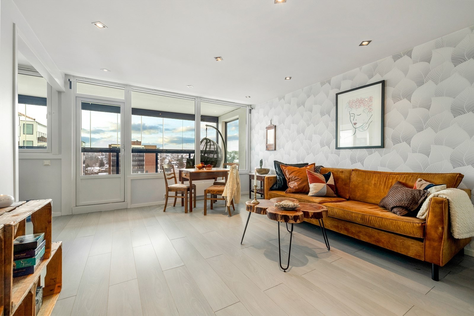 Nordvik v/ Irina Bjørnhaug har gleden av å presentere Maria Dehlis vei 45- En lys og innbydende 2- roms beliggende høyt i byggets 8. etasje. Foto: STUDIO OSLO AS V/Benjamin Galleribilde