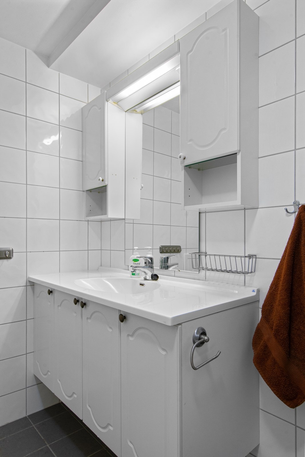 Både gulv og vegger er flislagt. Galleribilde