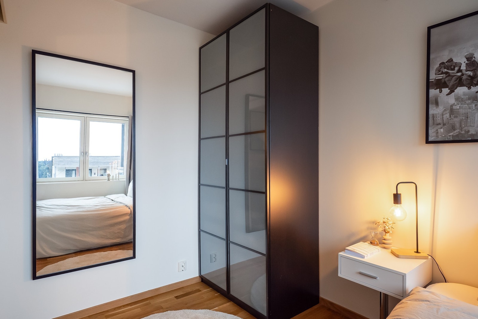 Garderobeskapet medfølger i handelen. Galleribilde