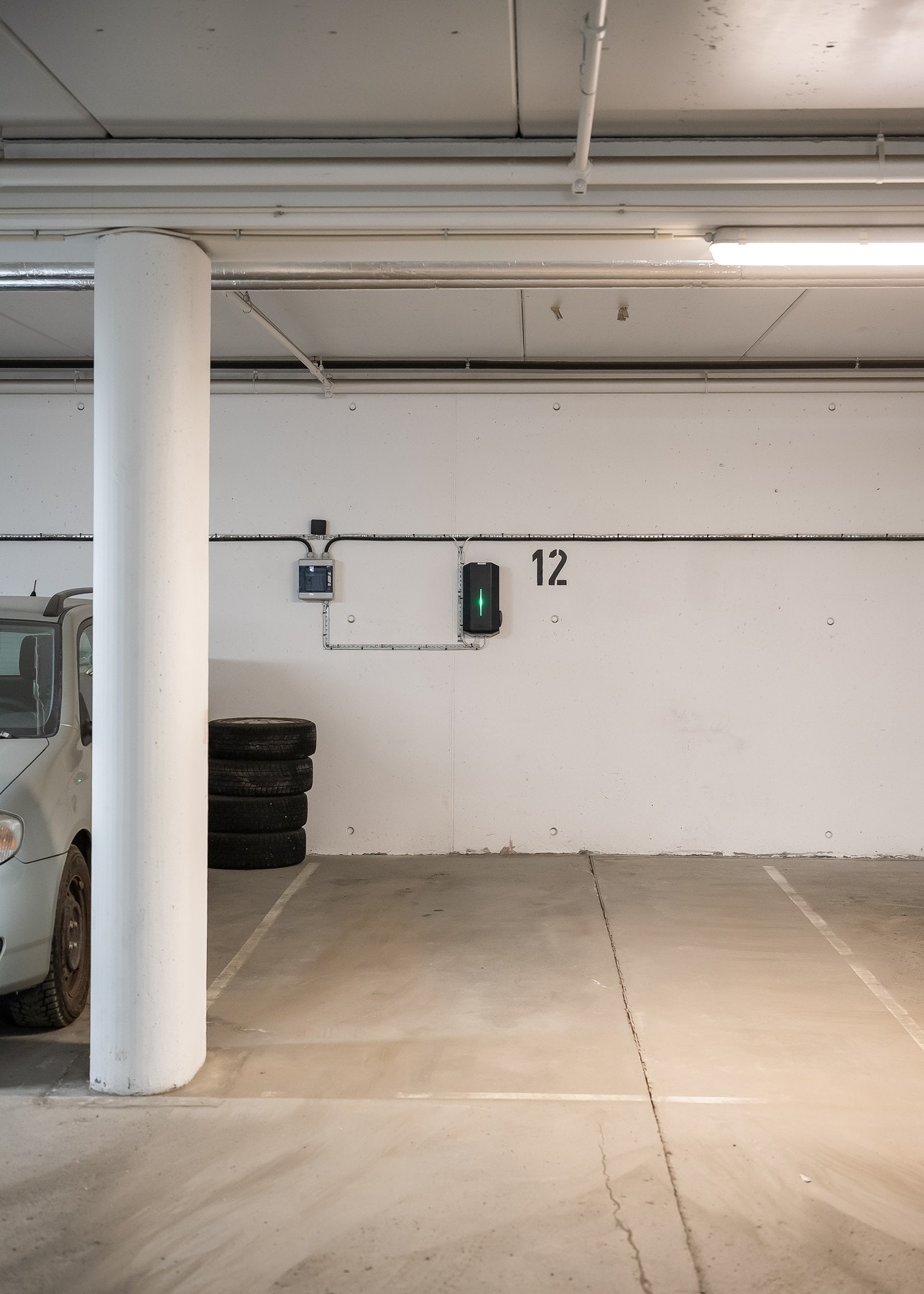 Det medfølger parkeringsplass i handelen. Galleribilde