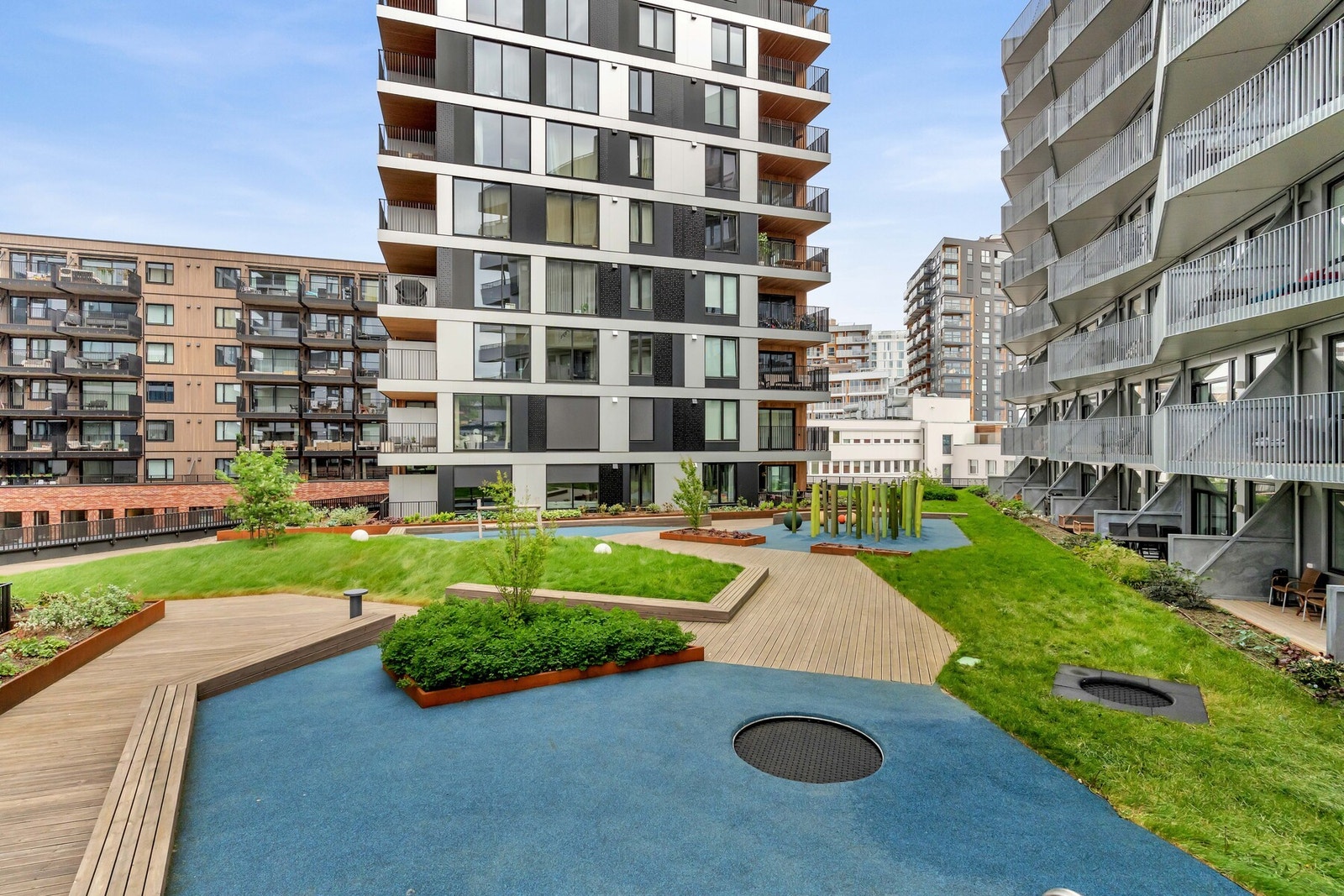 Boligseksjonene har i fellesskap enerett til bruk av fellesområder i 3. etasje mellom Tårnhus 1, Tårnhus 2 og Rand (Takhagen). Galleribilde