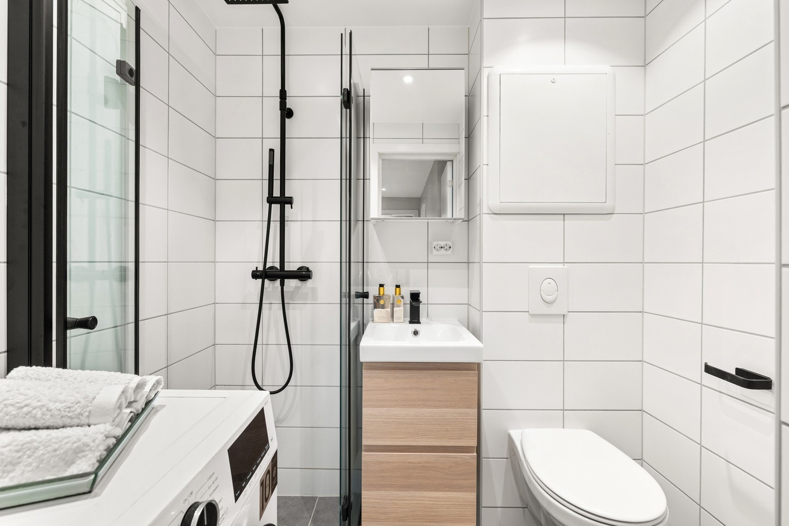 Delikat baderom som ble oppusset i regi av borettslaget i 2024. Galleribilde