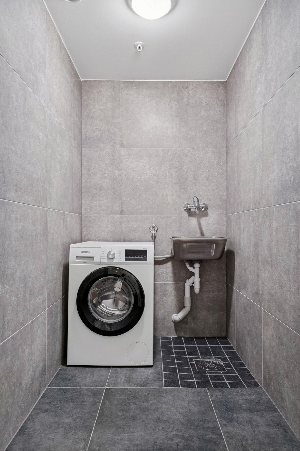 Flislagt vaskerom. Galleribilde