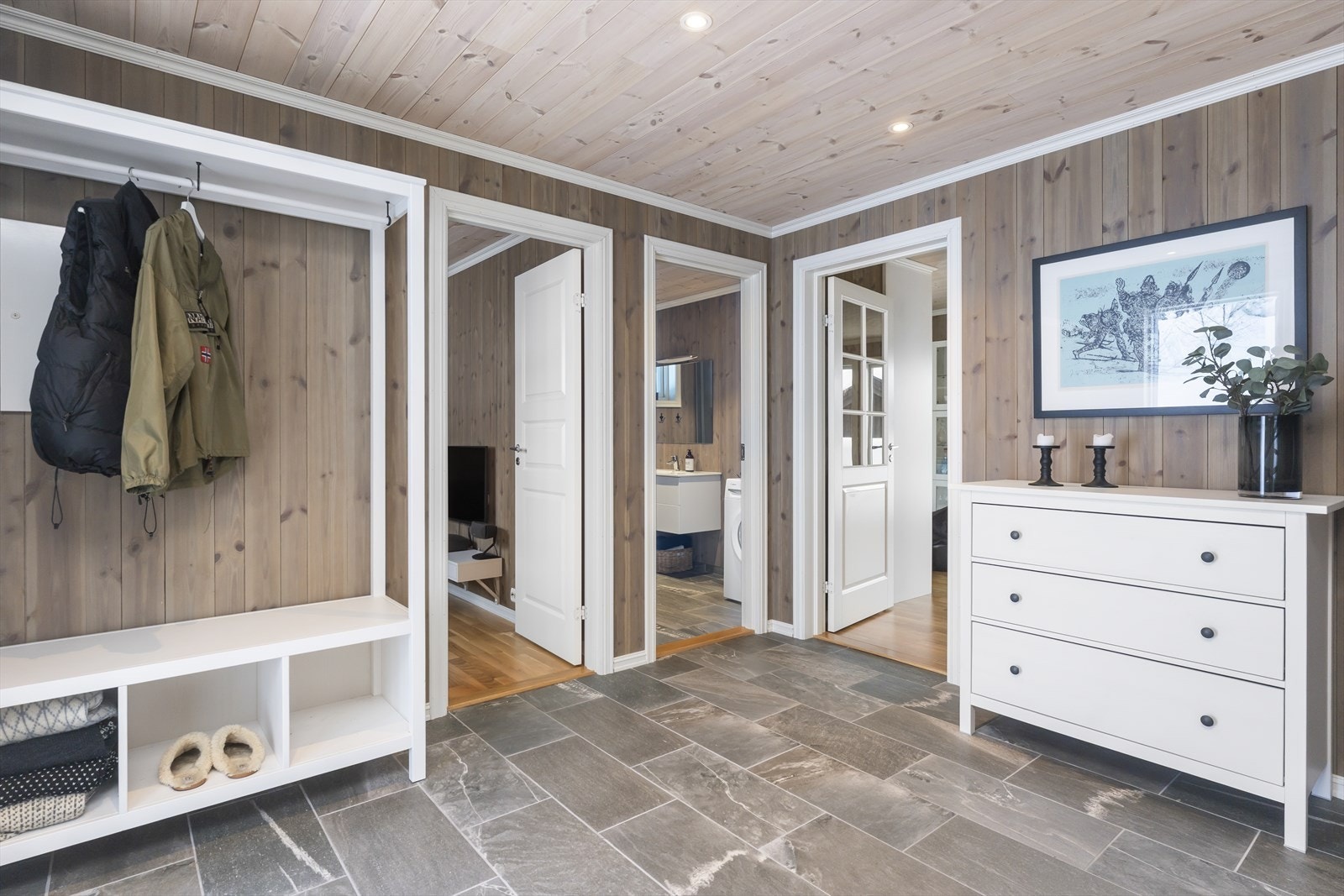 I gangen er det varmekabler i gulv. Galleribilde