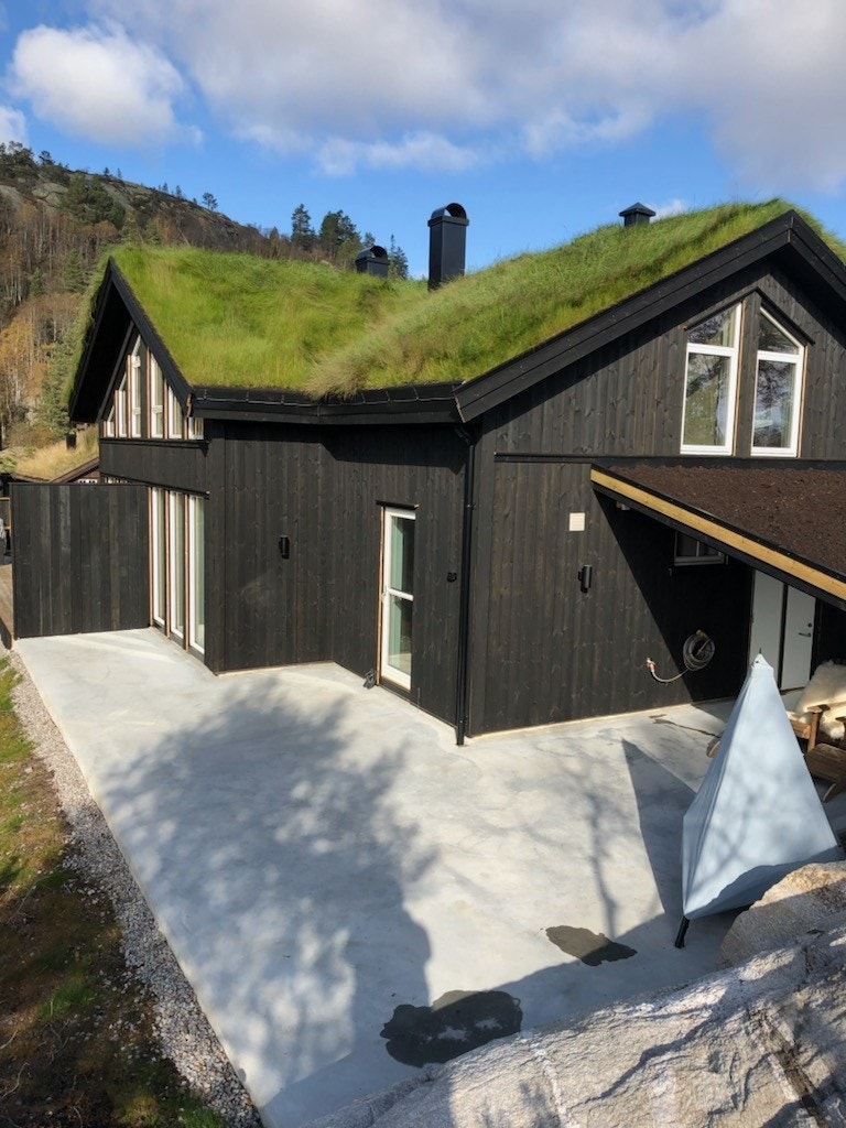 Selgers bilde. Terassen etter påbygd bod. Galleribilde