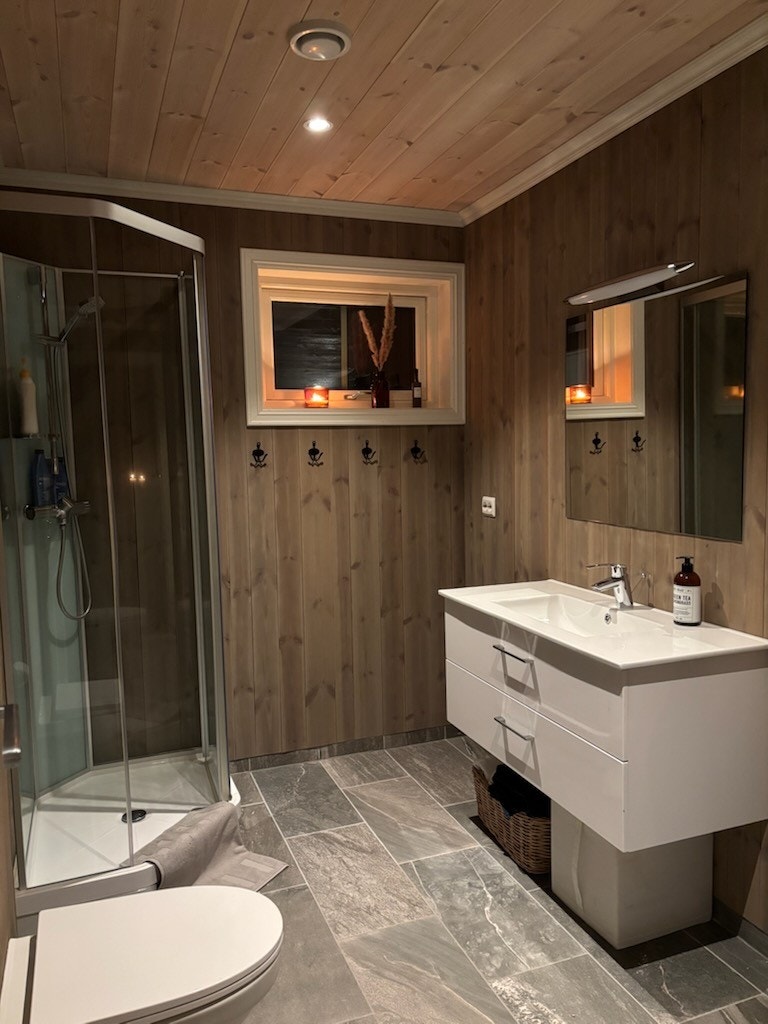 Selgers bilde. Bad. Galleribilde