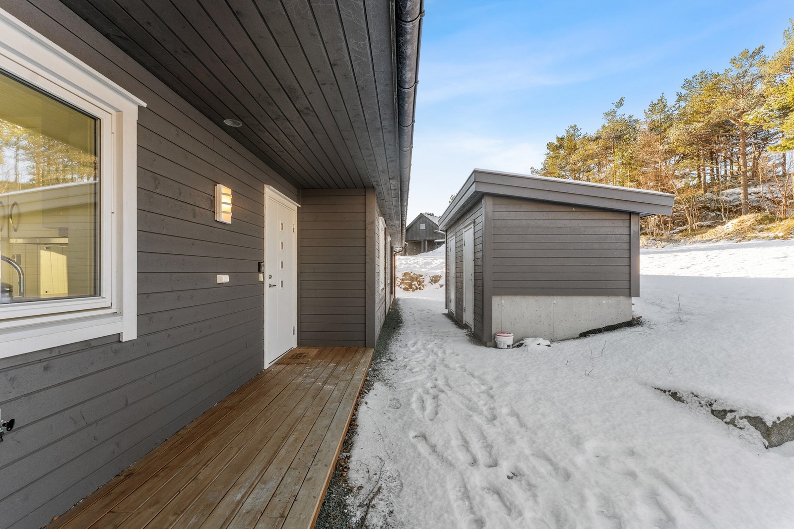 Ved inngangspartiet har man også en utvendig bod Galleribilde