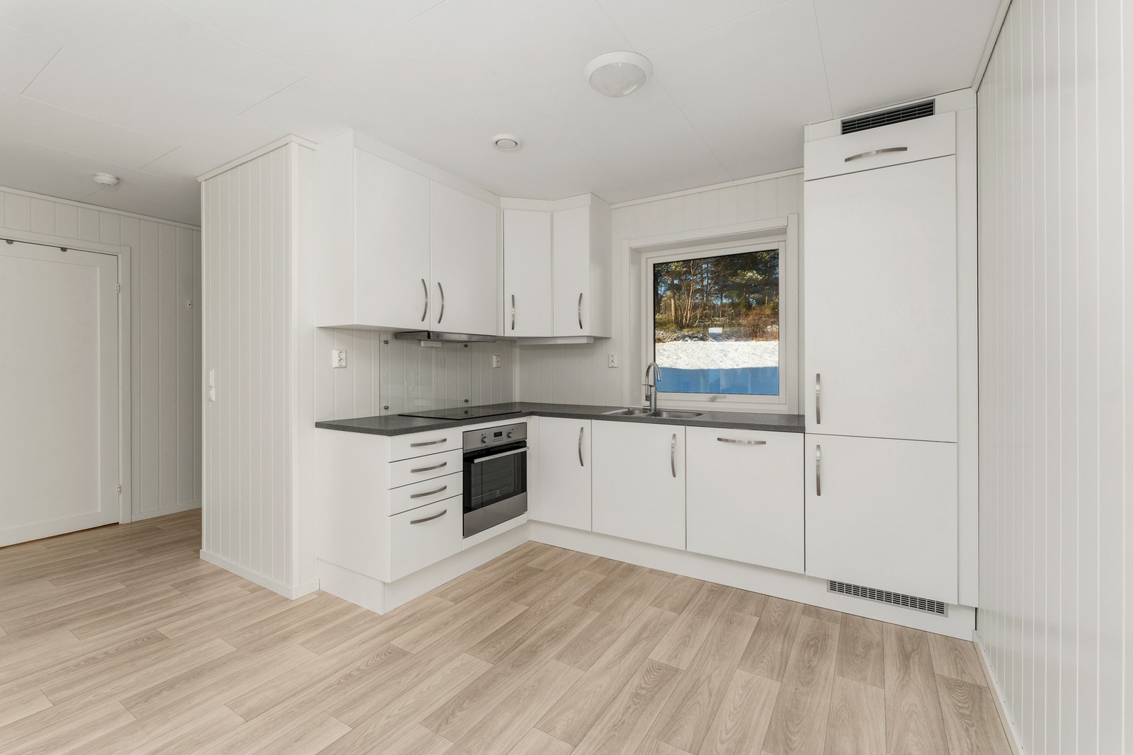 Kjøkken med integrerte hvitevarer Galleribilde