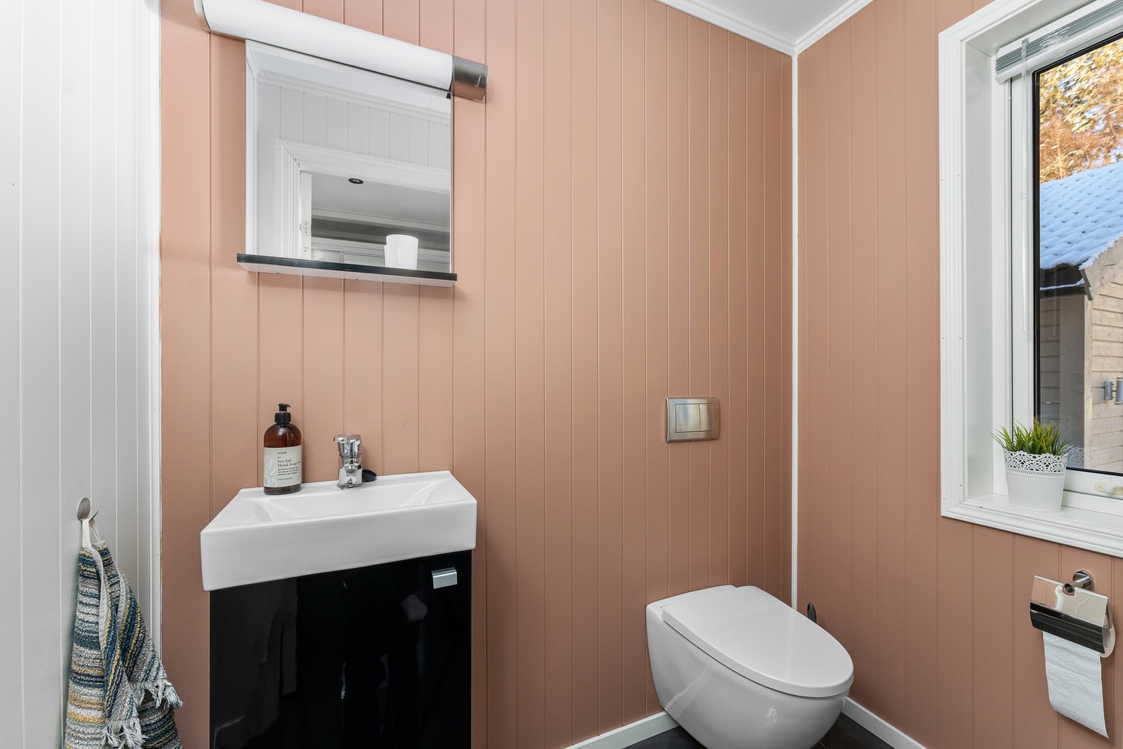 Wc-rom i tilknytning til entréen Galleribilde