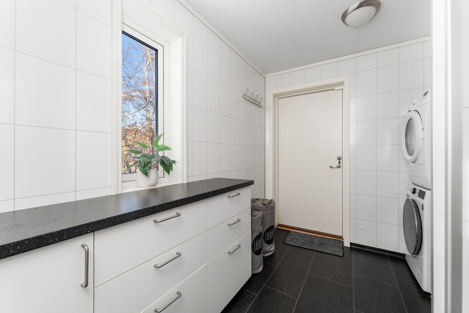 Vaskerom med egen utgang ut Galleribilde