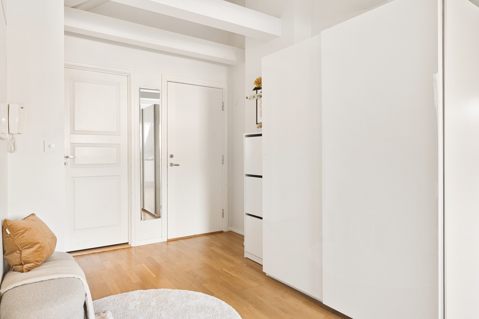 Leiligheten er tilkoblet et calling anlegg som gjør det enkelt når du får besøk. Galleribilde