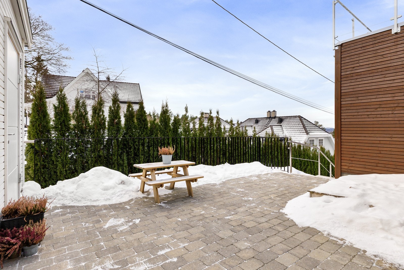 Koselig uteplass med belegningsstein Galleribilde