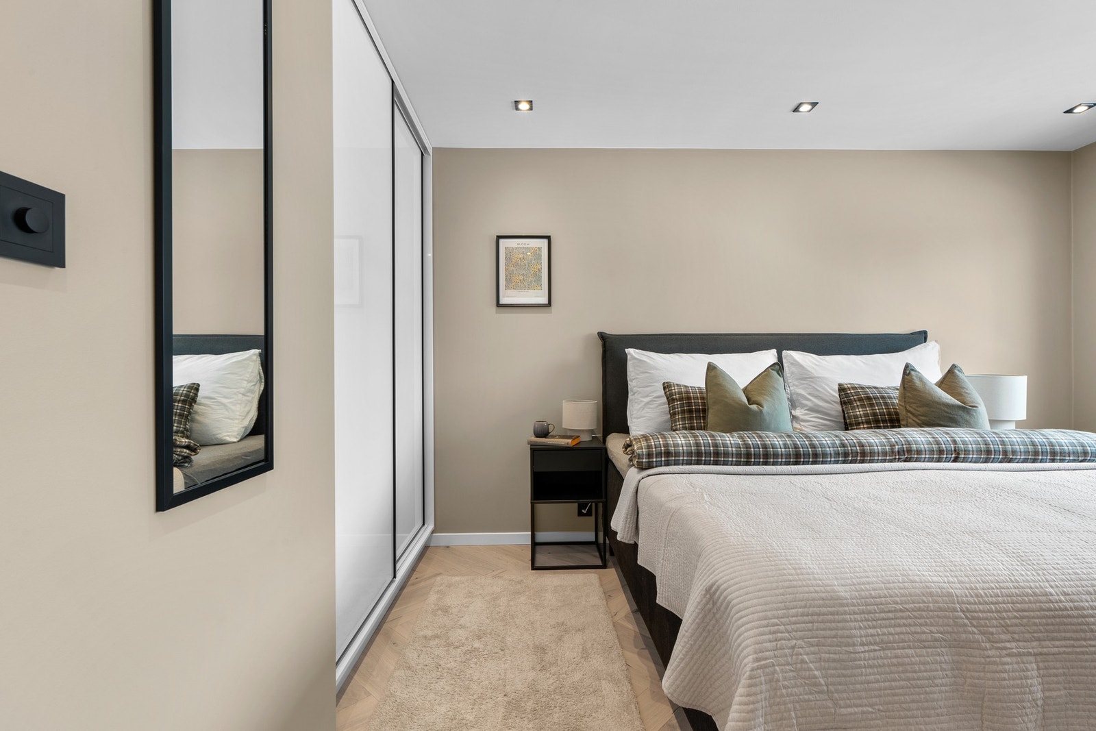 Hovedsoverommet har to store klesskap Galleribilde