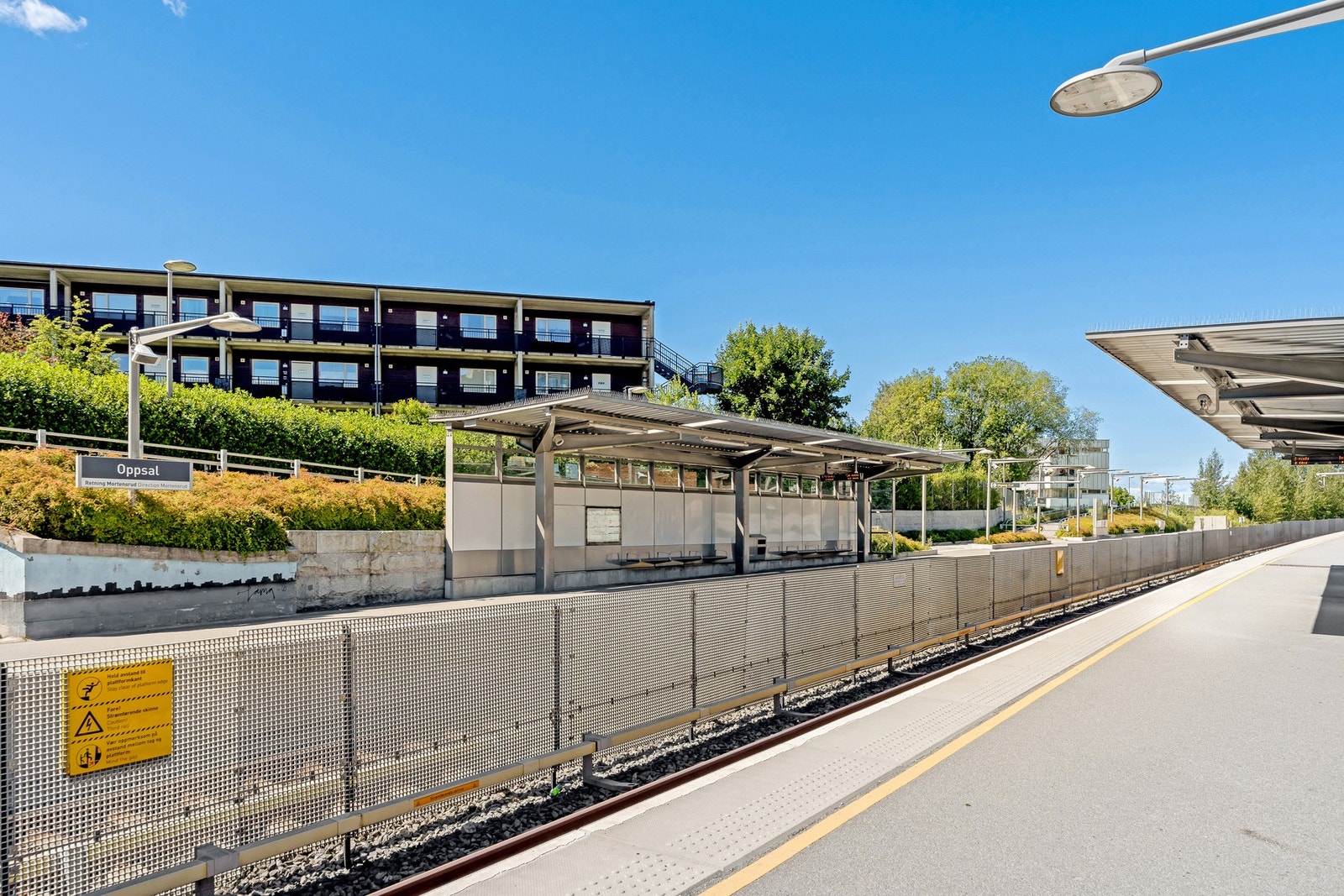 Kort vei til T-bane på Oppsal Galleribilde