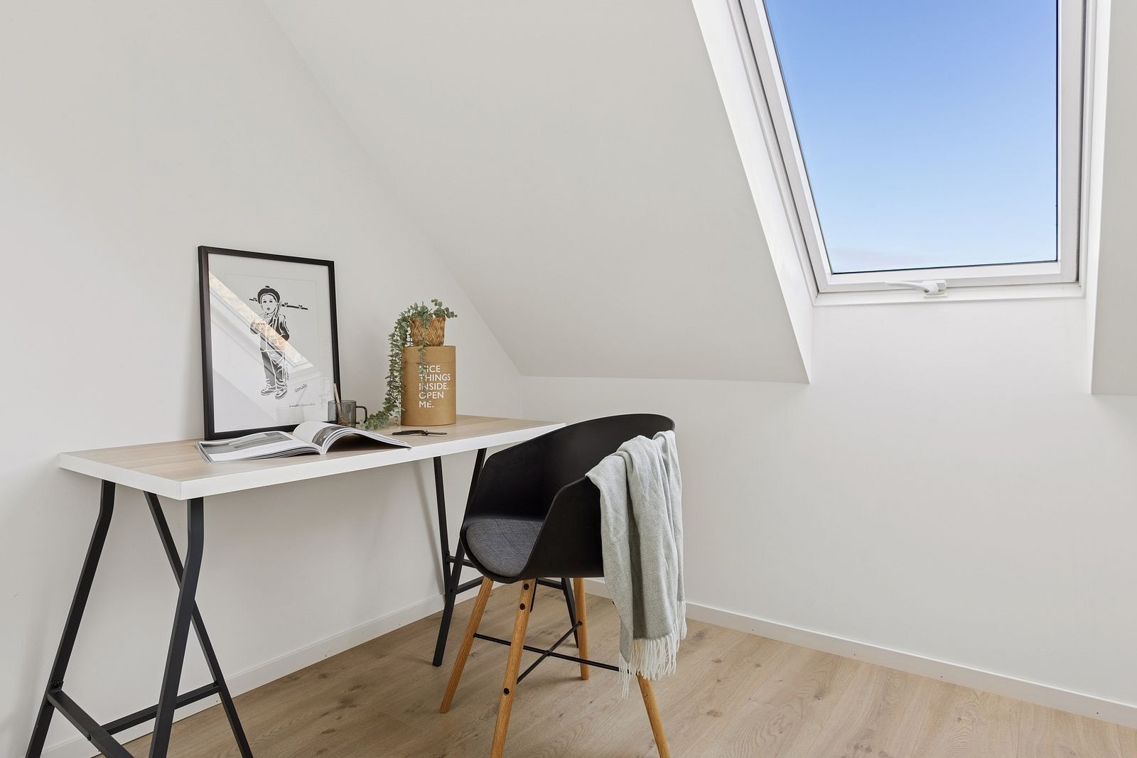 Loftsetasjen gir fleksible innredningsmuligheter, for eksempel til en hjemmekontorplass. Galleribilde