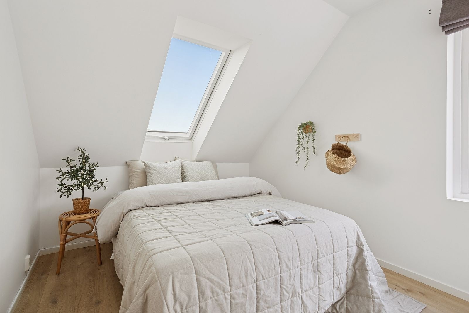 Et av soverommene i loftsetasjen, med en gulvflate på 10 m². Galleribilde