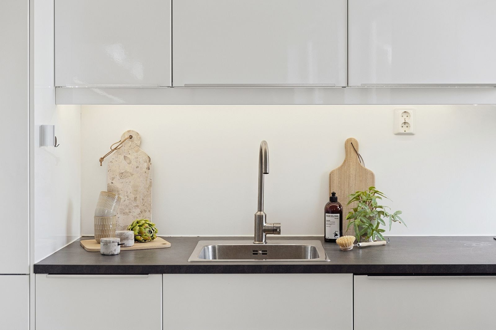 VVS-anlegget med rør-i-rør-system og avløpsrør i plast er fra 2016. Galleribilde