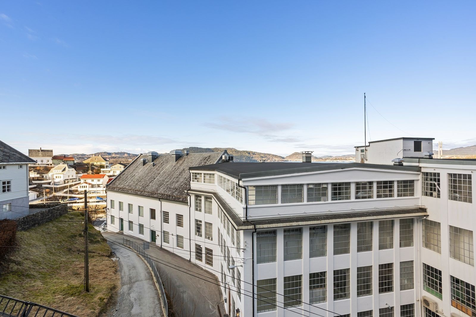 Hverdagslogistikken er enkel med dagligvarebutikker som Kiwi og Rema 1000 kun 6 minutter unna. Galleribilde