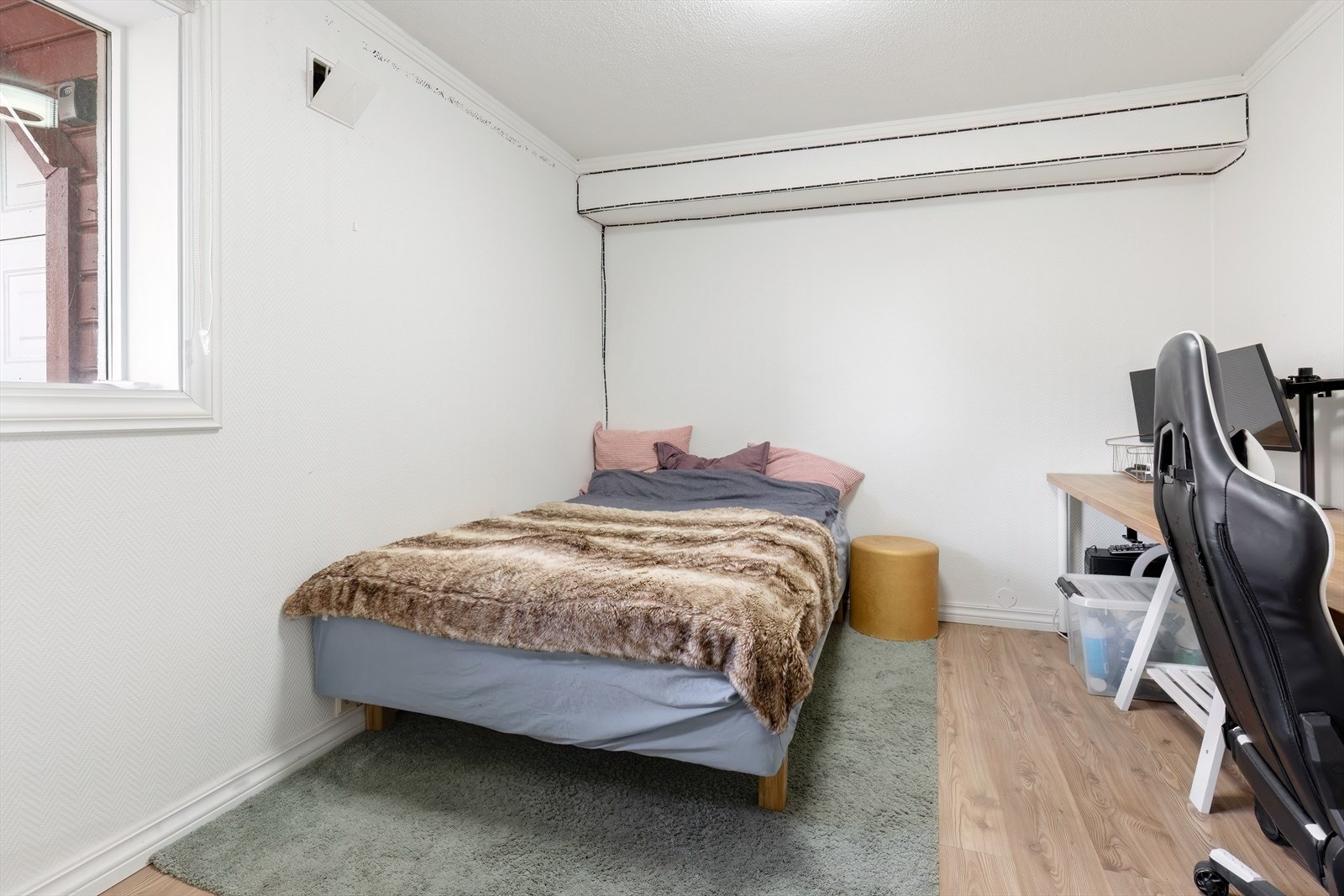 Fra felles gang har man direkte adkomst til dette rommet på 11 kvm. Ligger separat fra boligen Galleribilde