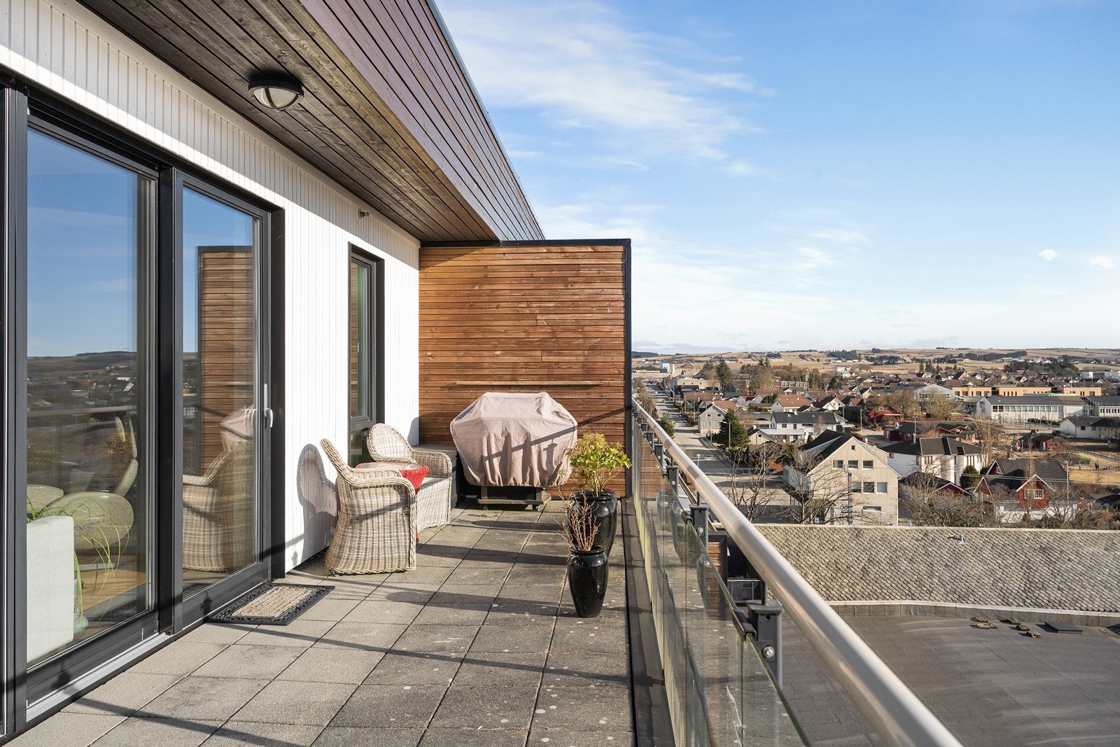 God plass til utemøbler. Galleribilde