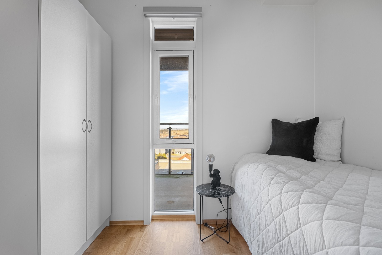 Soverom 2 er også utstyrt med stort garderobeskap. Galleribilde