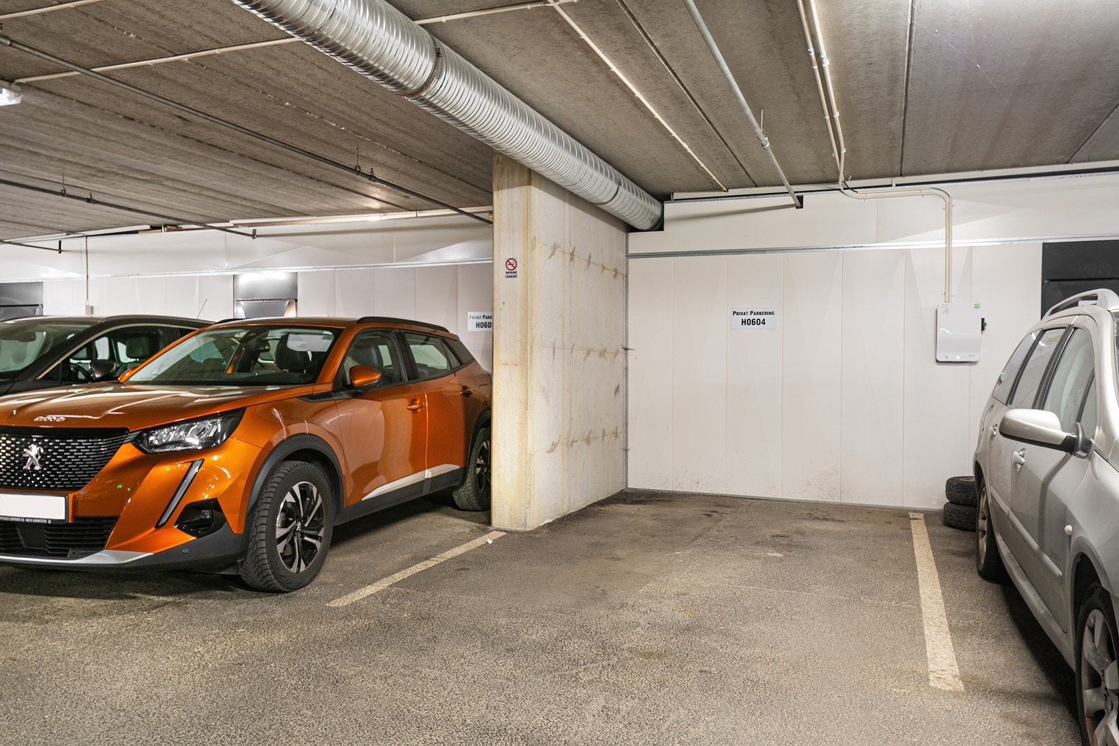 Parkering i lukket anlegg. Mulighet for elbil-lader. Galleribilde