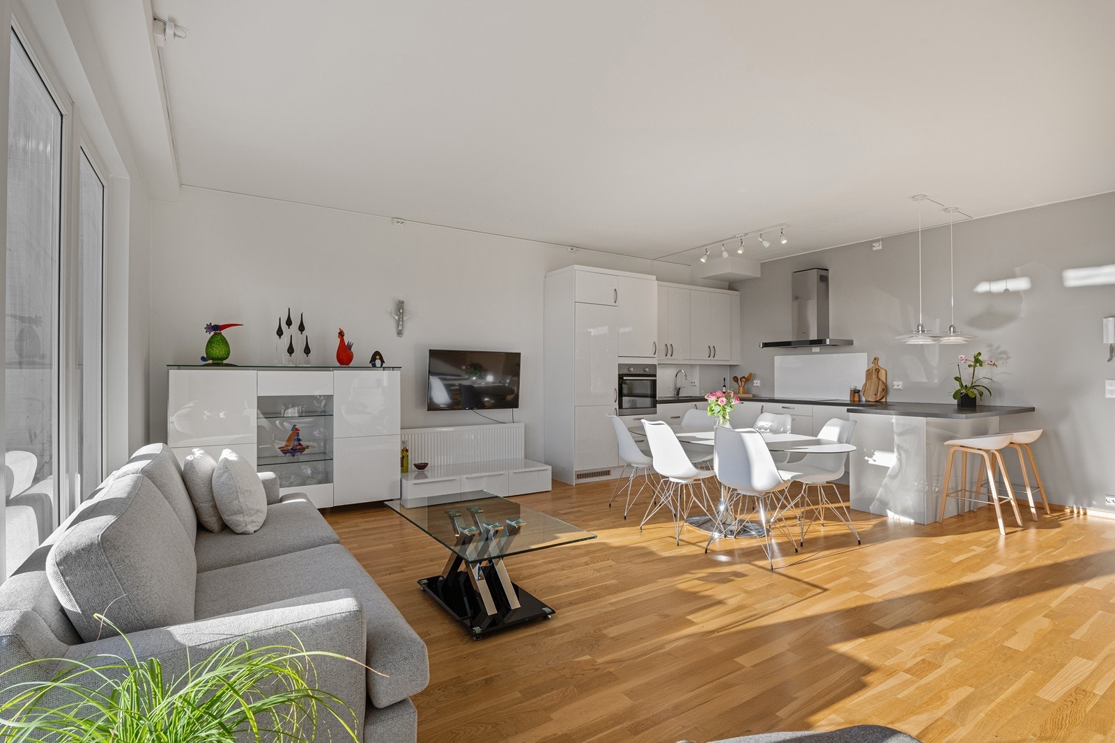 Rommet er allsidig og byr på flere muligheter for møblement. Galleribilde