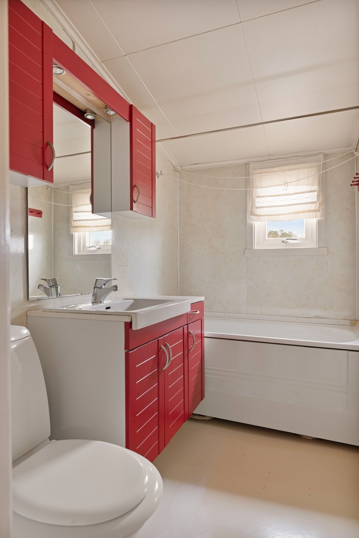 Bad i 2. etasje har en eldre standard Galleribilde