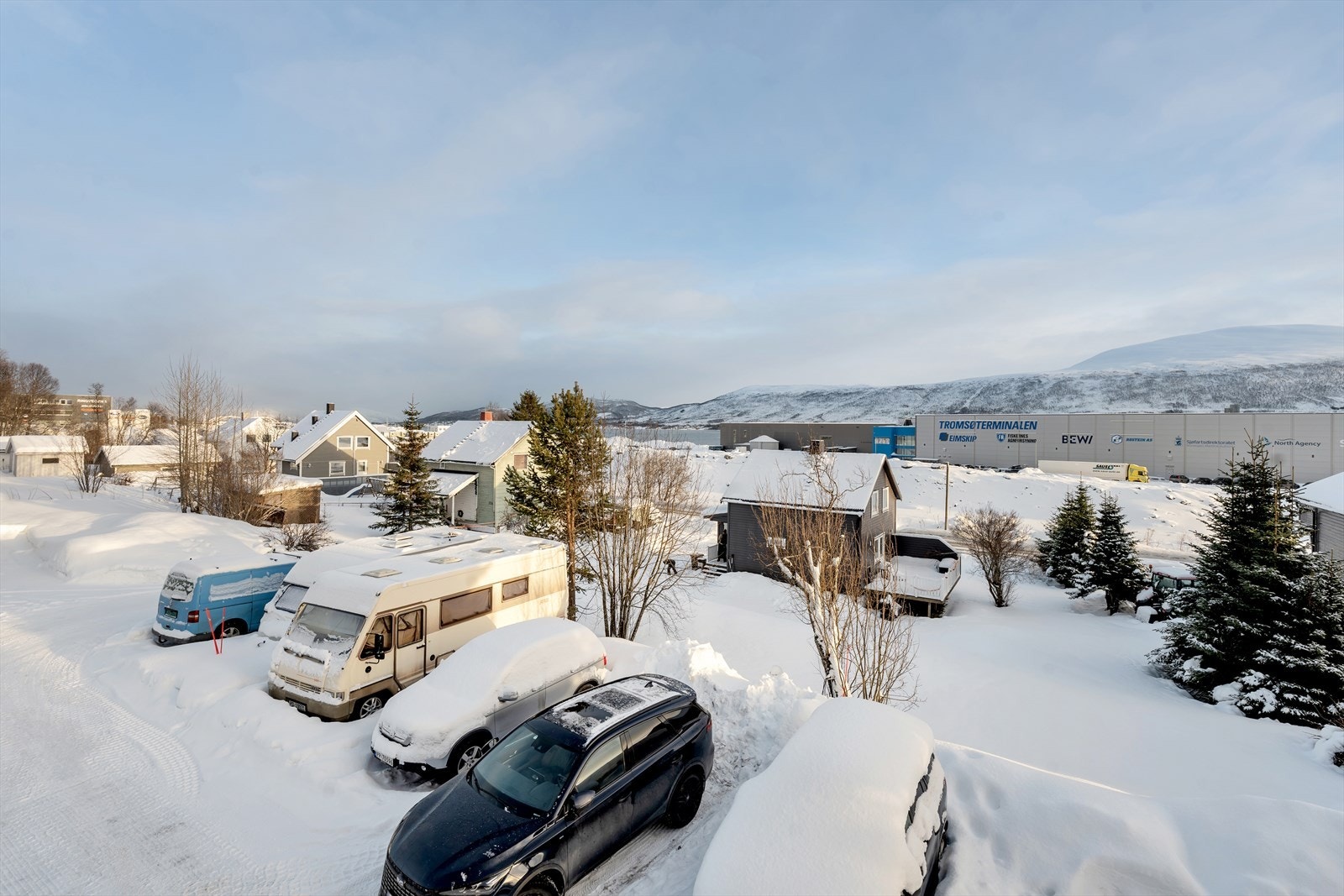 Utsikt fra balkongen mot nordøst. Galleribilde