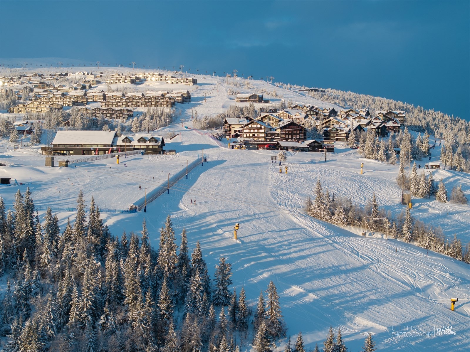 Boligen ligger rett ved skistua Galleribilde