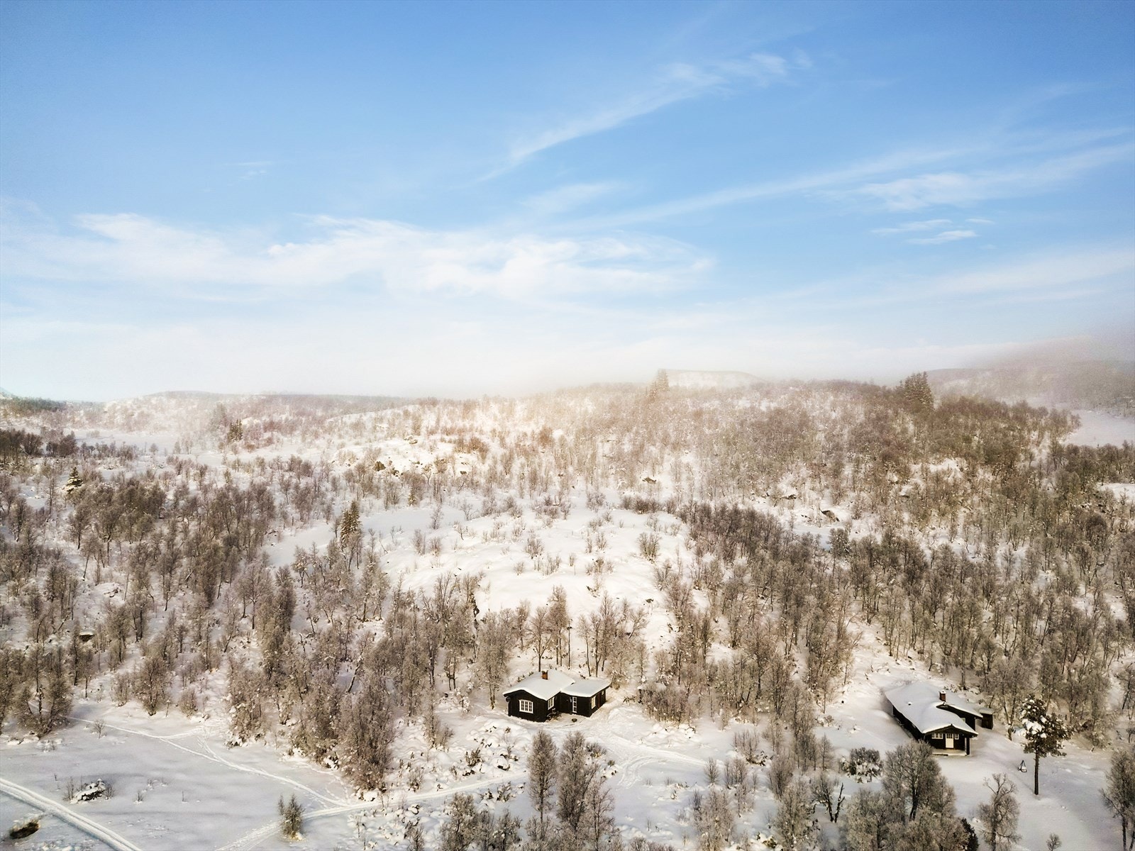 Man gå lengere turer innover Hardangervidda, som er Nord-Europas største høyfjellsplatå. Her venter langstrakte vidder og vakker natur, samt et rikt dyre- og planteliv. Galleribilde