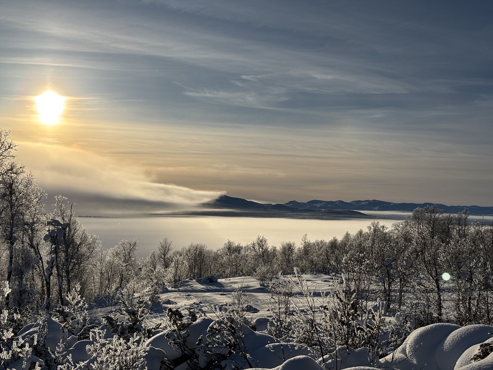 Området rundt hytta byr på gode tur- og rekreasjonsmuligheter, sommer som vinter. Her har du fantastisk høyfjellsterreng og Møsvatn rett i nærheten! Galleribilde