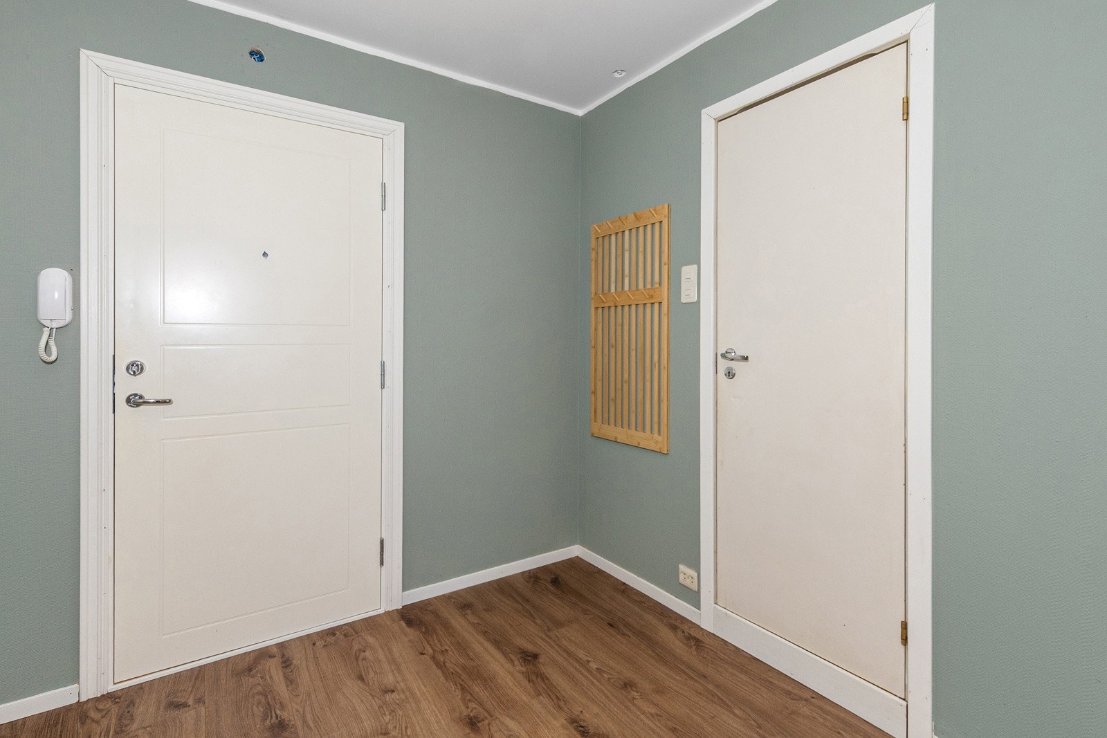 En lys og trivelig entre ønsker deg velkommen inn ! Galleribilde