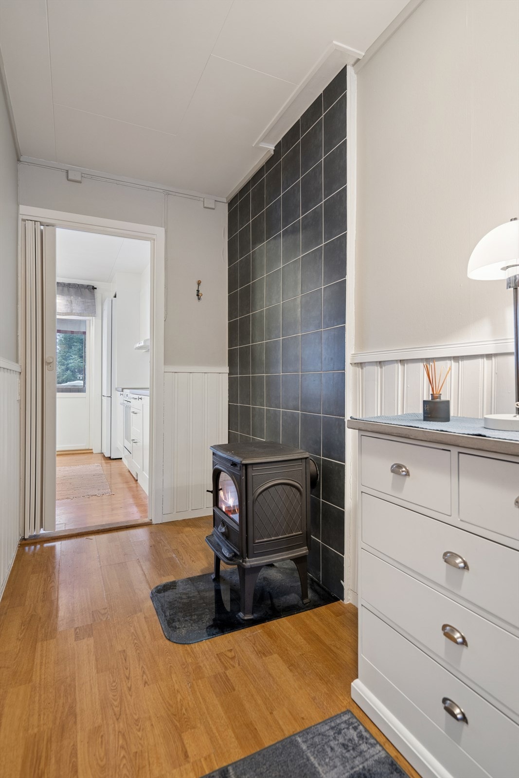 Denne etasjen finnes soverom, kjøkken og bad Galleribilde