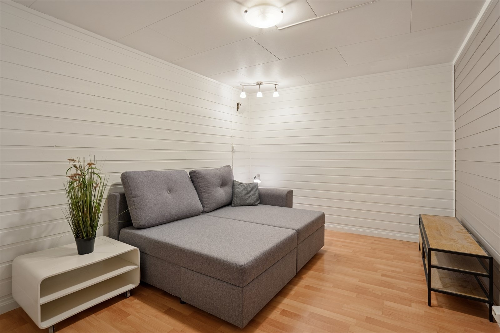 Dette rommet i kjelleren har vært benyttet til TV- stue Galleribilde