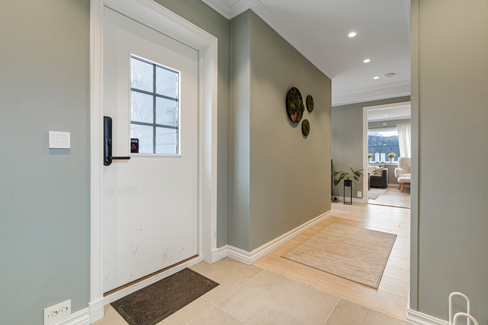 Entré og gang i hovedetasjen Galleribilde