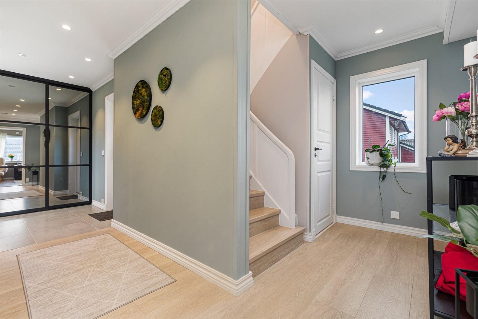 Gang og trapp til loft Galleribilde