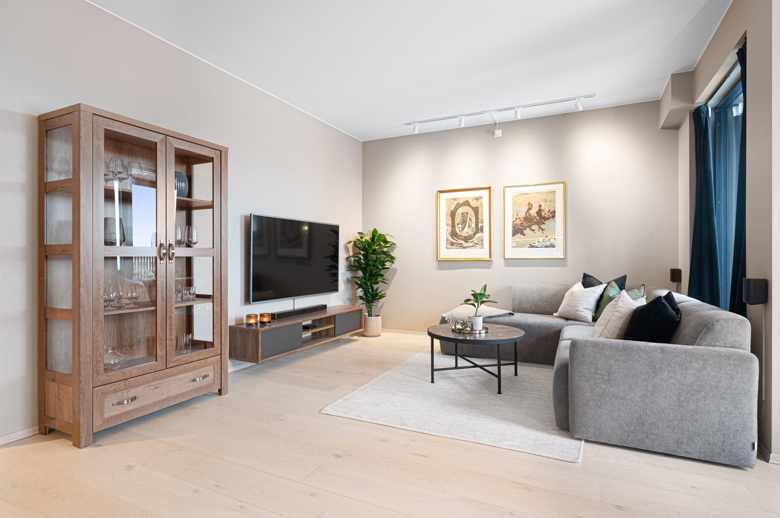 Bygget sto ferdig i 2024 og nyter med det moderne fasiliteter som balansert ventilasjon og vannbåren gulvvarme. Galleribilde