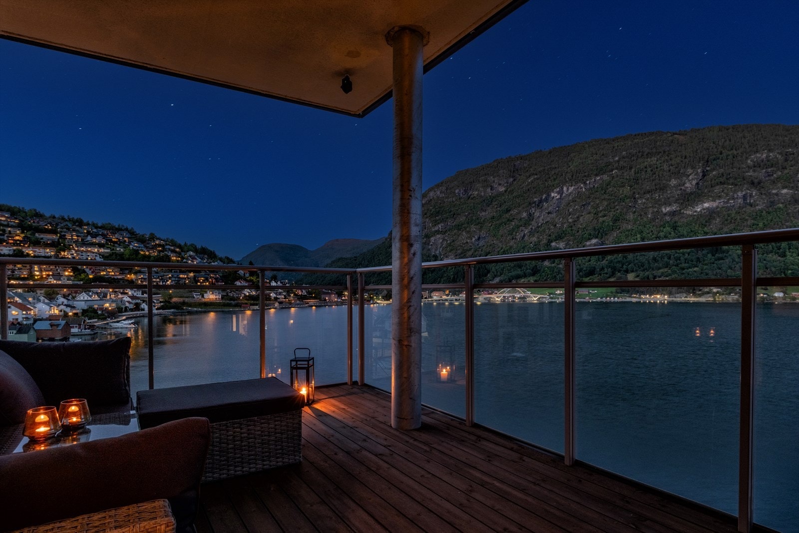 Kveldsstemning på balkongen. Galleribilde