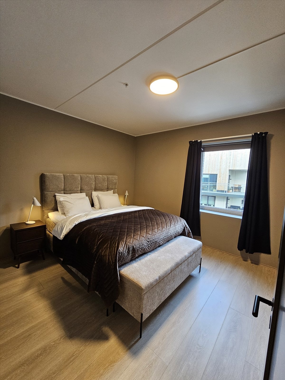 Det er to soverom i leilegheita. Hovudsoverommet er av god størrelse. Galleribilde